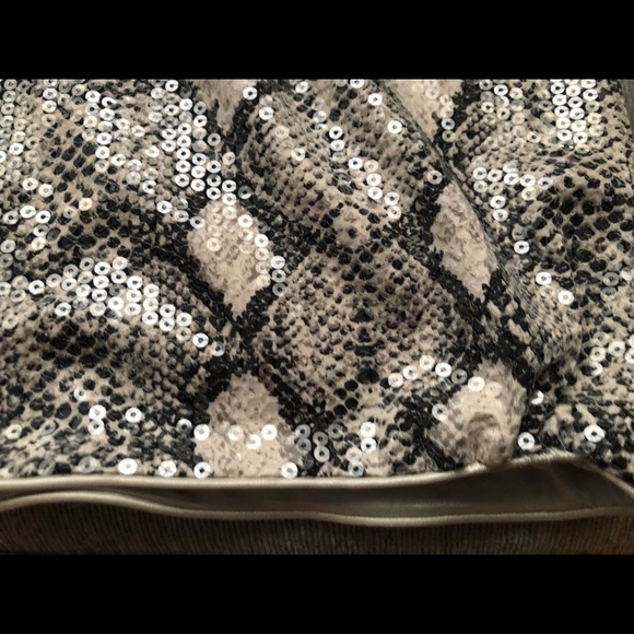 NWT Sequin snakeskin top - Picture 6 of 8